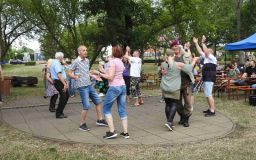 OBRAZEM: Country skupiny se sjely do Března u Chomutova. Březnoukej si užily desítky lidí