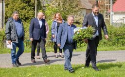 OBRAZEM: V obcích a městech na Podbořansku se ke Dni vítězství konaly pietní akty