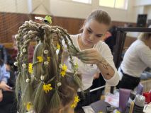 OBRAZEM: Toto jsou Doteky jara! Podívejte se na práci mladých kadeřnic a kadeřníků na tradiční soutěži