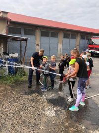 OBRAZEM: Děti z příměstského tábora z Teplic navštívili hasiče v Duchcově