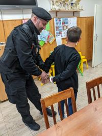OBRAZEM: Strážníci navštívili děti v Dětském domově v Žatci