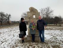 OBRAZEM: V Březně u Chomutova slavnostně odhalili další sochu. Představuje místní krajinu