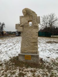 OBRAZEM: V Březně u Chomutova slavnostně odhalili další sochu. Představuje místní krajinu