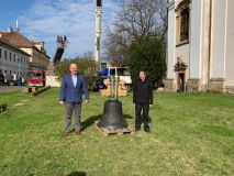 Do kostela v Cítolibech se vrátil opravený zvon. Jde o místní nejstarší památku