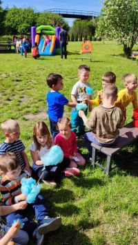 Děti z mateřinky v Černčicích si užily Den dětí na pouti.