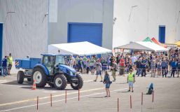 FOTO: Žáci zemědělských škol soutěžili v Podbořanech o titul mistra republiky v řízení traktoru s vlekem