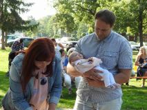 OBRAZEM: V Březně u Chomutova přivítali nově narozené děti. Rodiče pro ně od obce dostali finanční dar