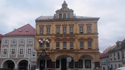 Hotel Svoboda už roky zeje prázdnotou. Město v něm chce vybudovat až 25 bytů. Foto: jip