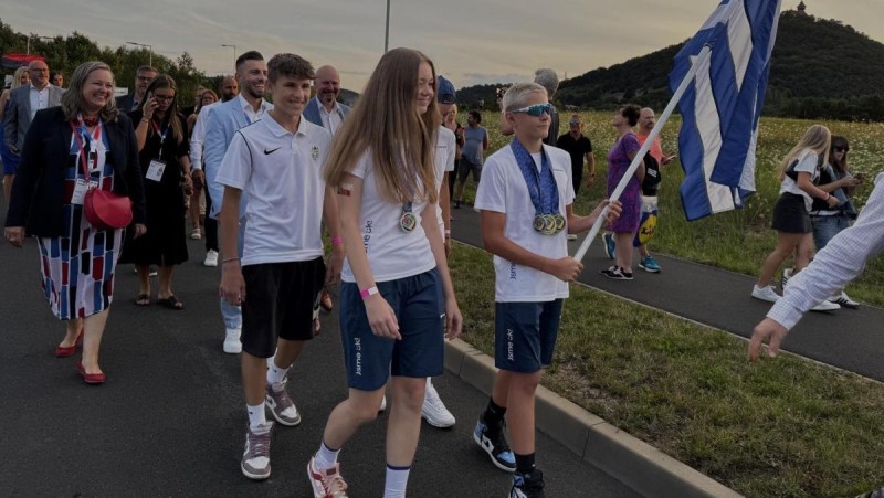 Nejúspěšnější mladí sportovci z Mostecka šli v čele průvodu. Foto: Oldřich Hájek