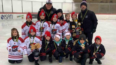 VIDEO: FOTO: Hokejové zápasy pod alpským nebem: Mladí Piráti si odvezli bronz a cenné zkušenosti