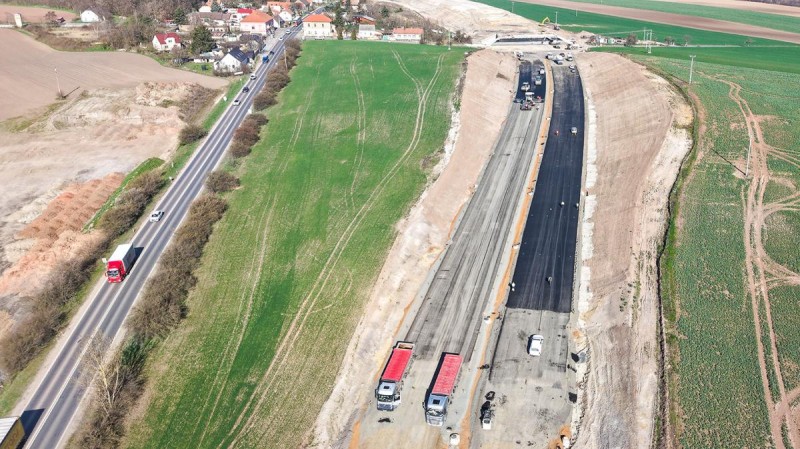 Dostavbu netrpělivě vyhl&iacute;žej&iacute; nejen motorist&eacute;, ale i obyvatel&eacute; Panensk&eacute;ho T&yacute;nce. Foto: ŘSD