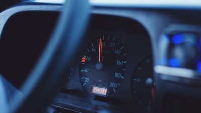 Kriminalisté po pěti letech uzavřeli dosud největší případ podvodů se stáčenými kilometry v autech