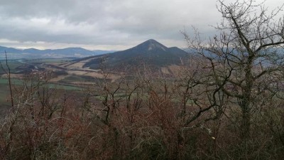 TIP NA VÝLET: U vrchu Ovčín na Lovosicku se válčilo. Dnes je z něj nádherný výhled do okol&iacut