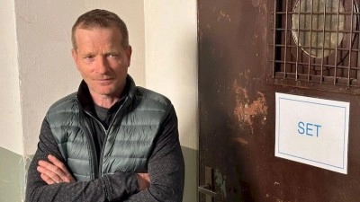 Zase spolu, tentokrát za mřížemi. Duo Prušinovský a Kolečko točí po Mostu další seriál