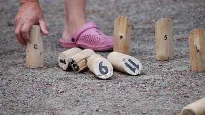 VIDEO: Dnešní den na Olympijském festivalu patří seniorům. Přijďte si vyzkoušet např. hru s názvem Cornhole