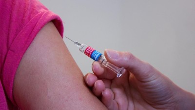 Žatecká nemocnice má novou očkovací vakcínu proti Covid-19. Je pro posilující dávky