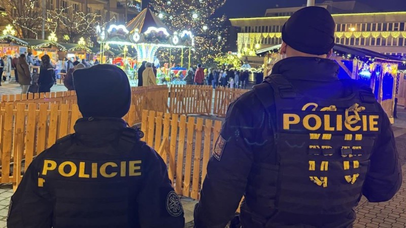 Policisté často kontrolovali i vánoční trhy. Foto: Policie ČR