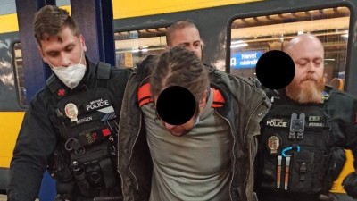 OPRAVDU SE STALO: Po Ústeckém kraji jezdil vlakem zkrvavený muž s nožem