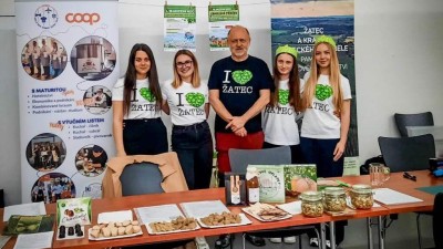 Žatečan&eacute; představili v N&aacute;rodn&iacute;m zemědělsk&eacute;m muzeu chmel jako bylinu