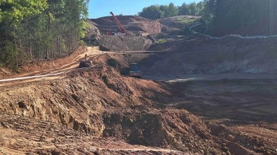 Jak pokračuje stavba D6 Petrohrad - Lubenec? Silničáři pracují na mostě přes Bílenecký potok