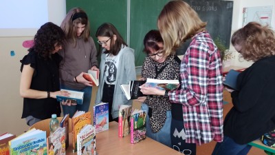 NAPSALI JSTE NÁM: Studenti z Podbořan se dozvěděli, jak se píší knihy. Besedovali se spisovatelkou Petrou Martiškovou