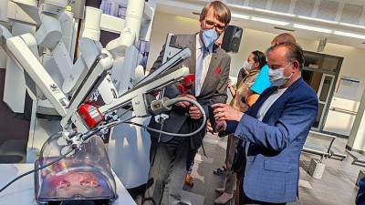 VIDEO: Centrum robotické chirurgie v Ústí funguje již 13 let, lékaři v něm provedli bezmála 4 000 výkonů