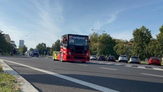OBRAZEM: Czech Truck Prix v Mostě začíná! Závodní speciály se včera vydaly na spanilou jízdu centrem města