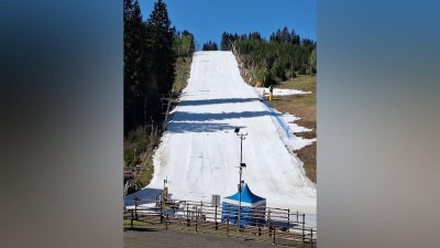 Lyžaři si odhlasovali spuštění lanovky ještě 1. května. SKIPOT se odmítá podvolit roční době