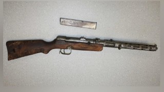 Při zbraňov&eacute; amnestii byl odevzd&aacute;n i německ&yacute; samopal Vollmer-Erma EMP r&aacute;že 9 mm Luger, vyr&aacute;běn&yacute; v letech 1925 až 1940. Foto: Policie ČR