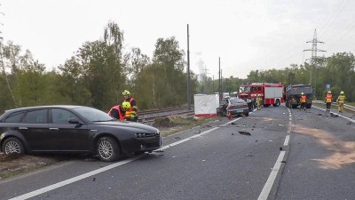 Při nehodách v minulém týdnu zemřel jeden člověk. Na silnici u Litvínova připomínají tragédii svíčky