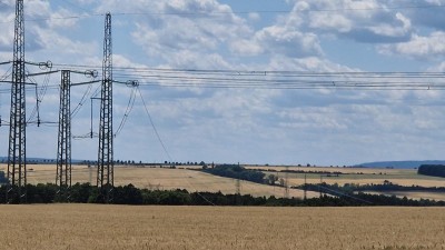Jeden spadlý drát na Žatecku vyvolal pozdvižení na pár hodin. V chemičce najíždějí výrobu ještě teď