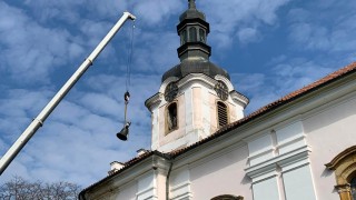 Do kostela v Cítolibech se vrátil opravený zvon. Foto: Jitka Fárová