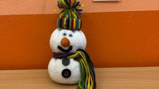 Ve škole v Bitozevsi volili největšího sympaťáka sněhuláka. Foto: MŠ a ZŠ Bitozeves