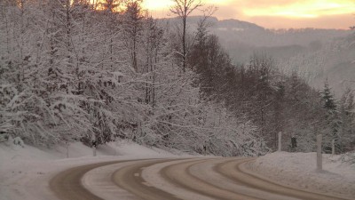 Meteorologové varují: Hrozí silná ledovka! Řidiči by měli vyrazit na silnice jen v nejnutnějších případech