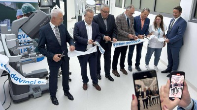 OBRAZEM: Krajská zdravotní má jako první ve střední a východní Evropě jedinečný robotický systém daVinci SP