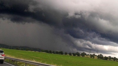 Čechami se prohnaly bouřky. Krupobití se nakonec nevyhnulo ani našemu kraji