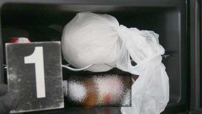 OBRAZEM: Zásahová jednotka zatkla dalšího dealera drog! Našli u něj půl kila pervitinu i heroin