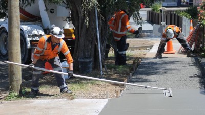 V Žatci se začínají opravovat chodníky, silnice a celý vnitroblok ulice Ostrov