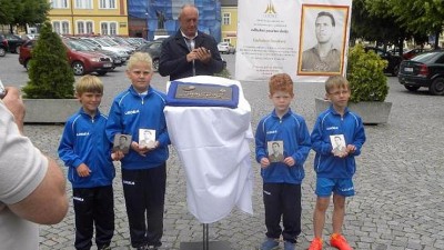 V Lounech vzpomínají na fotbalovou legendu Ladislava Nováka. Letos by oslavil devadesátku