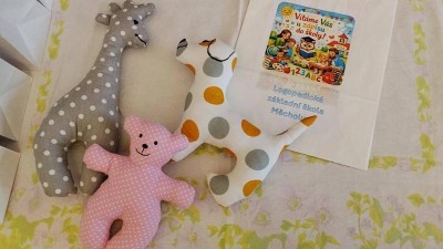 D&aacute;rky, kter&eacute; pom&aacute;haj&iacute;. Vězeňkyně vyr&aacute;běj&iacute; talismany pro děti k z&aacute;pisu