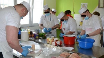 Vězni z Nového Sedla složili závěrečné zkoušky z oboru Provozní služby. Foto: Věznice Nové Sedlo