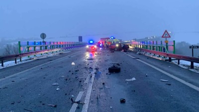 AKTU&Aacute;LNĚ: V&aacute;žn&aacute; nehoda u Velemy&scaron;levsi uzavřela silnici I/27, na m&iacute;stě jsou zraněn&iacute;