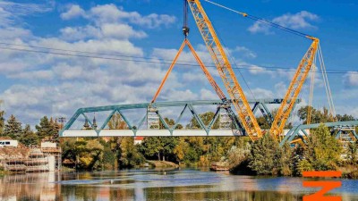 FOTO: Nový železniční most přes Ohři už stojí! Podívejte se, jak usazení nosních konstrukcí probíhalo