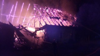 Požár stodoly z Jimlíně. Foto: HZS Ústeckého kraje