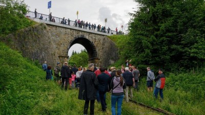 Pod tímto mostem končí koleje Moldavské dráhy, na německé straně chybí 8 km, aby byla Moldavsko/Freiberská dráha kompletní. Zdroj: Českojiřetínský spolek