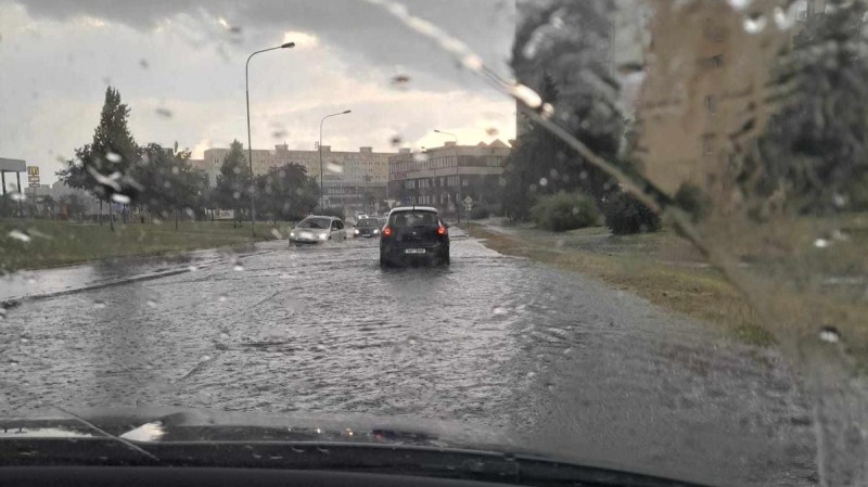 VÝSTRAHA: Během zítřka přijdou další silné bouřky, varují meteorologové