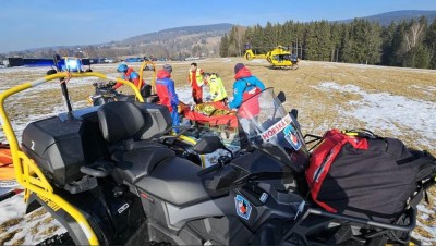 Prázdninový kolotoč zásahů se roztáčí na plné obrátky. V neděli dopoledne měli záchranáři na krušnohorské Bublavě pět zásahů během dvou hodin