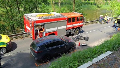 Tragická čtvrteční nehoda u Hřenska, při níž zemřel motorkář. Foto: redakce
