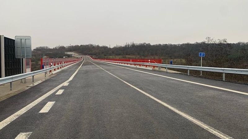 Prvn&iacute; auta se zde projedou již dnes. Foto: Jitka F&aacute;rov&aacute; 