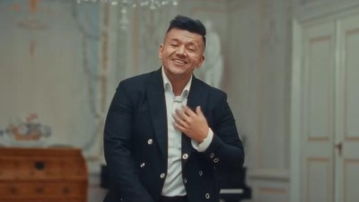 VIDEO: Zámek Krásný Dvůr ožil příběhem krásky a zvířete. Zpěvák Raego zde natáčel videoklip s Hell Navrátilovou